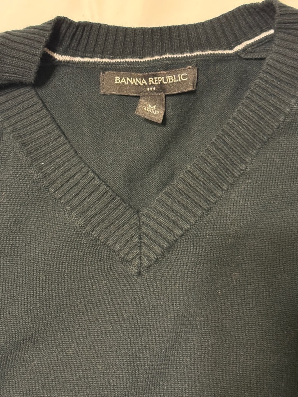 Banana Republic Men's Black V-Neck Sweater - Picture 2 of 2